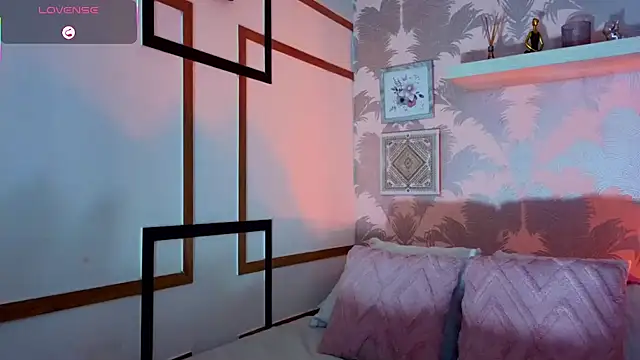 Snapshot of CharlotteGraay chatting on 07.09.26 CharlotteGraay online show from 07.09.26