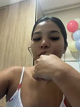 Snapshot of CharlotteGraay chatting on 07.27.26 CharlotteGraay online show from 07.27.26