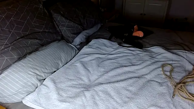 juicybonewar77 online show from 03.20.25