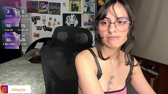 Snapshot of B0nnie_H0ney chatting on 06.25.26 B0nnie H0ney online show from 06.25.26