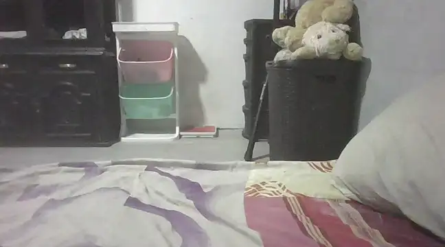 Snapshot of it0z_klk chatting on 02.15.25 it0z klk online show from 02.15.25