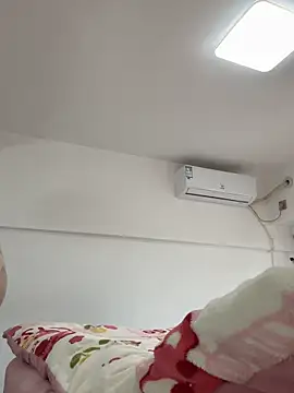 Snapshot of Hey-Cute chatting on 11.16.25 Hey-Cute online show from 11.16.25