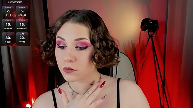 Eva Moss  online show from 01.23.25