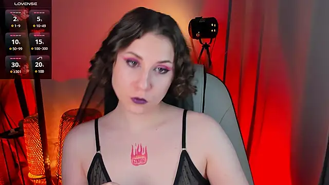 Eva Moss  online show from 01.28.25