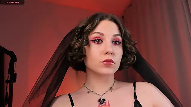 Eva Moss  online show from 02.14.25