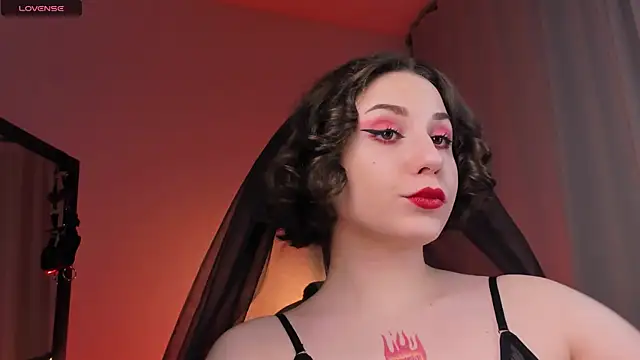 Eva Moss  online show from 02.18.25