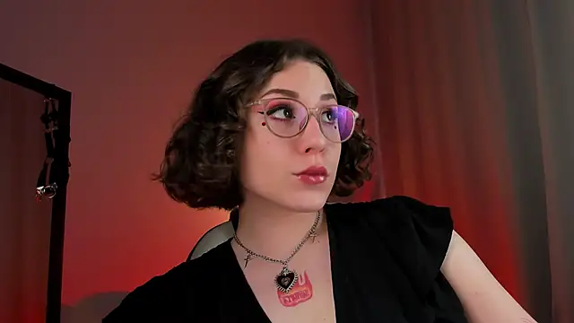 Eva Moss  online show from 03.17.25