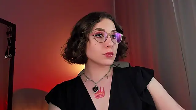 Eva Moss  online show from 03.17.25