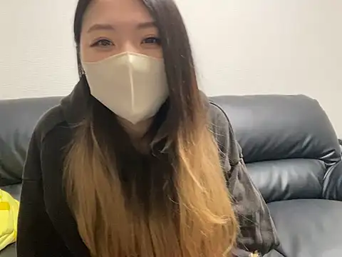 Snapshot of yazawa_oO chatting on 01.28.25 yazawa oO online show from 01.28.25