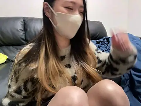 Snapshot of yazawa_oO chatting on 02.25.25 yazawa oO online show from 02.25.25