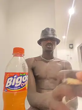 Snapshot of MylesBbc23 chatting on 03.16.25 MylesBbc23 online show from 03.16.25