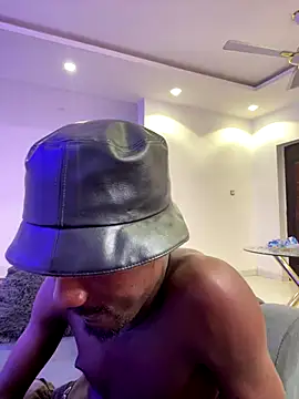 Snapshot of MylesBbc23 chatting on 11.06.25 MylesBbc23 online show from 11.06.25