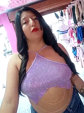 Snapshot of Melyy_Edii chatting on 10.30.25 Melyy Edii online show from 10.30.25