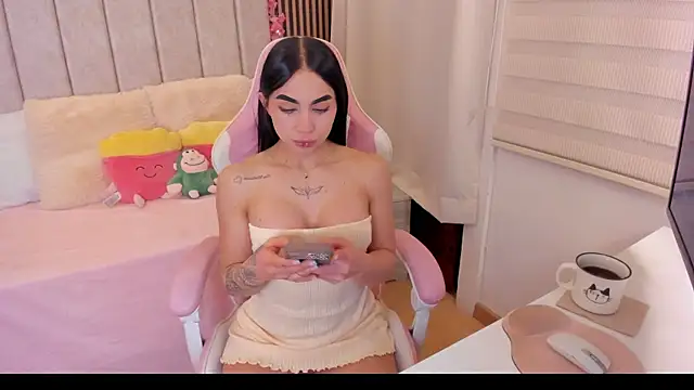 Snapshot of tamy_xoo chatting on 06.17.26 tamy xoo online show from 06.17.26