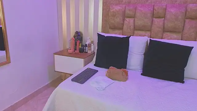 avis lara online show from 03.04.26