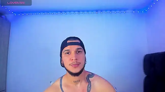 Snapshot of austinoficial chatting on 01.19.25 austinoficial online show from 01.19.25