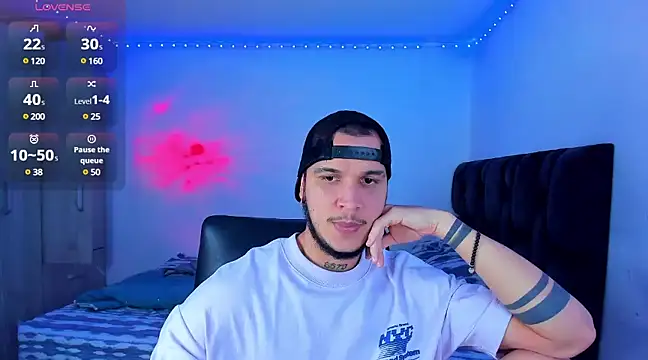 Snapshot of austinoficial chatting on 01.25.25 austinoficial online show from 01.25.25