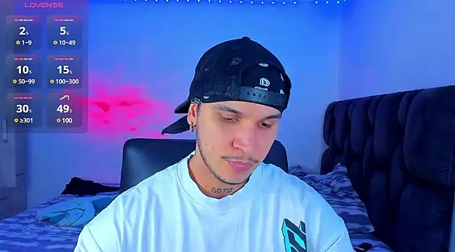 Snapshot of austinoficial chatting on 01.31.25 austinoficial online show from 01.31.25