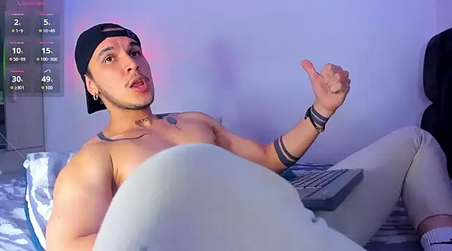 Snapshot of austinoficial chatting on 02.06.25 austinoficial online show from 02.06.25