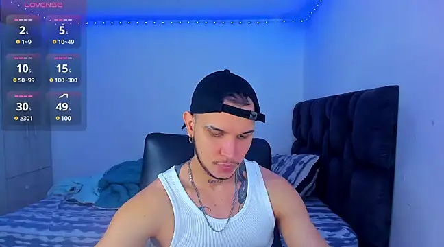 Snapshot of austinoficial chatting on 02.18.25 austinoficial online show from 02.18.25