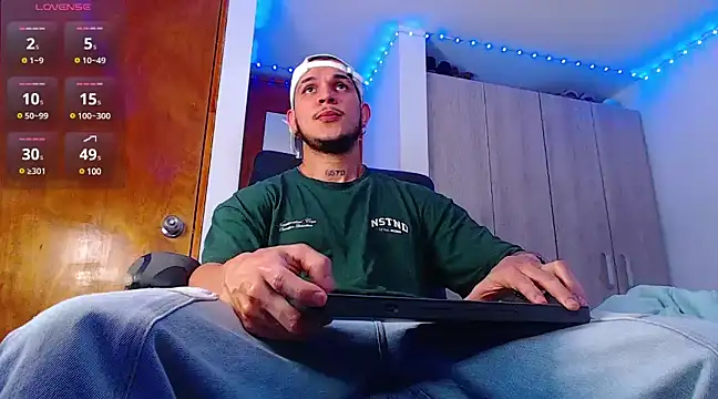 Snapshot of austinoficial chatting on 02.23.25 austinoficial online show from 02.23.25