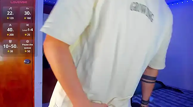 Snapshot of austinoficial chatting on 02.25.25 austinoficial online show from 02.25.25