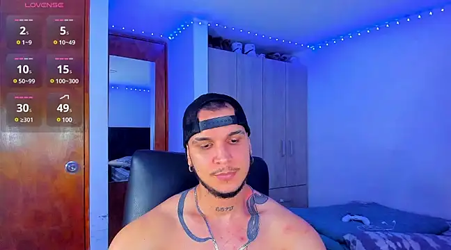 Snapshot of austinoficial chatting on 02.26.25 austinoficial online show from 02.26.25