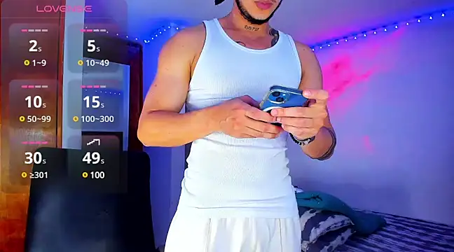 Snapshot of austinoficial chatting on 02.28.25 austinoficial online show from 02.28.25