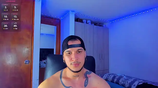 Snapshot of austinoficial chatting on 03.04.25 austinoficial online show from 03.04.25