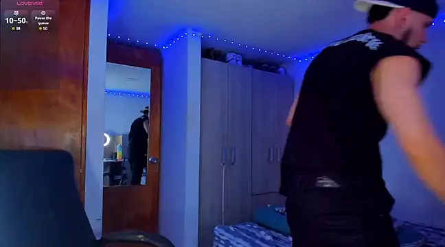 Snapshot of austinoficial chatting on 03.11.25 austinoficial online show from 03.11.25