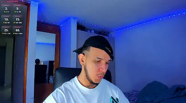 Snapshot of austinoficial chatting on 03.13.25 austinoficial online show from 03.13.25