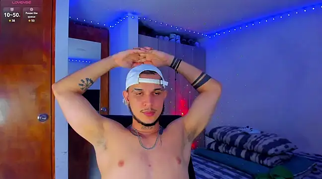 Snapshot of austinoficial chatting on 03.14.25 austinoficial online show from 03.14.25