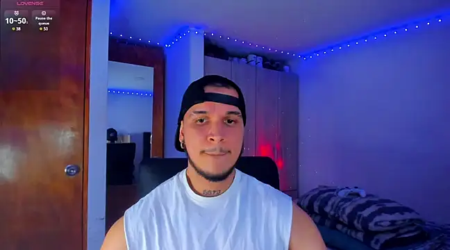 Snapshot of austinoficial chatting on 03.15.25 austinoficial online show from 03.15.25