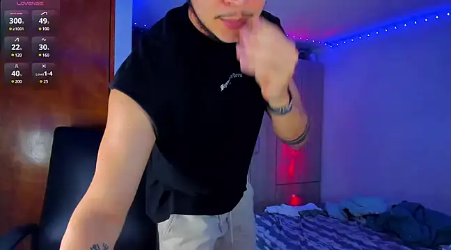 Snapshot of austinoficial chatting on 03.16.25 austinoficial online show from 03.16.25