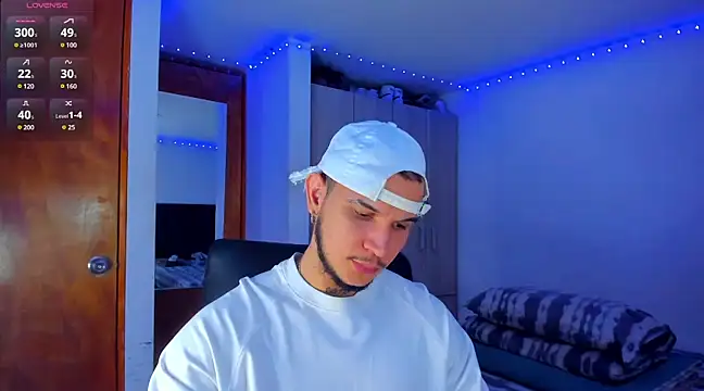 Snapshot of austinoficial chatting on 03.19.25 austinoficial online show from 03.19.25