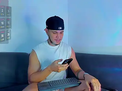 Snapshot of austinoficial chatting on 10.09.25 austinoficial online show from 10.09.25