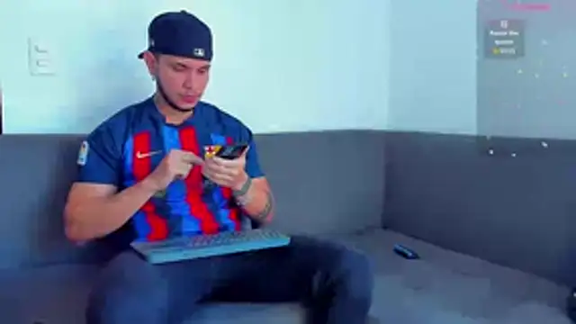 Snapshot of austinoficial chatting on 10.13.25 austinoficial online show from 10.13.25