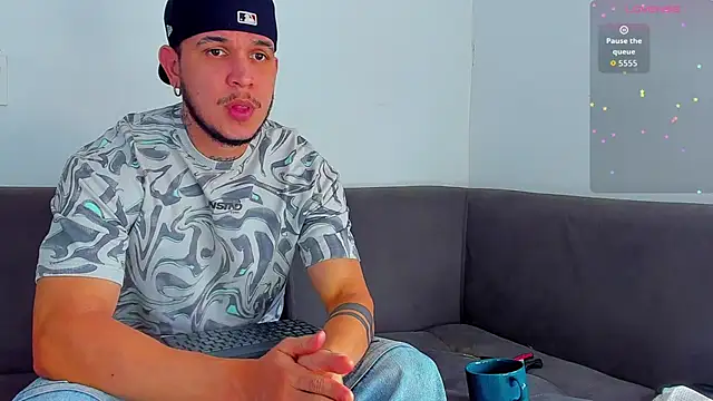 Snapshot of austinoficial chatting on 10.17.25 austinoficial online show from 10.17.25