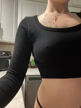 Snapshot of leasnow chatting on 01.15.25 leasnow online show from 01.15.25