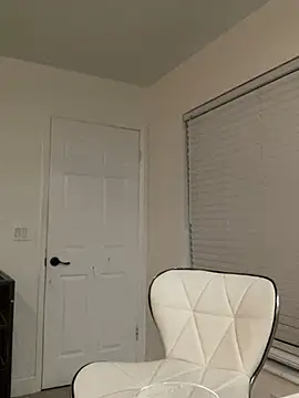 Snapshot of leasnow chatting on 01.20.25 leasnow online show from 01.20.25