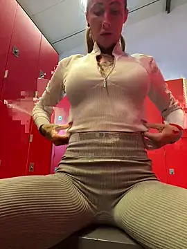 Black sweet Rose online show from 02.13.25