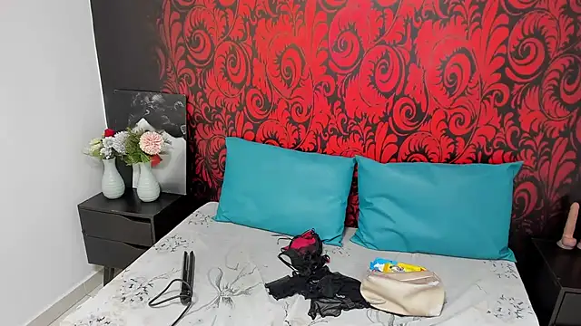 Snapshot of HornyRouse_ chatting on 10.23.25 HornyRouse online show from 10.23.25