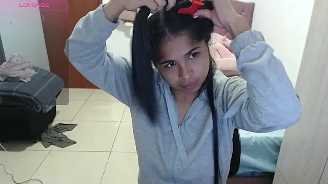 Snapshot of july-feria chatting on 11.17.25 july-feria online show from 11.17.25