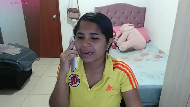 Snapshot of july-feria chatting on 11.18.25 july-feria online show from 11.18.25