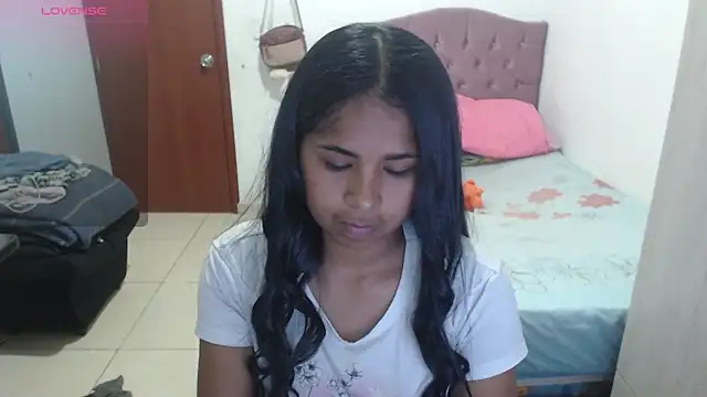 Snapshot of july-feria chatting on 11.25.25 july-feria online show from 11.25.25