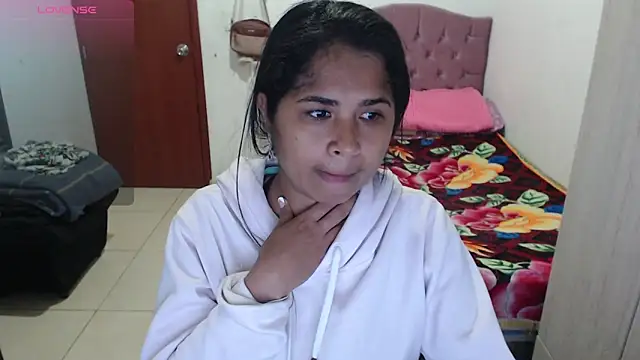 Snapshot of july-feria chatting on 11.30.25 july-feria online show from 11.30.25