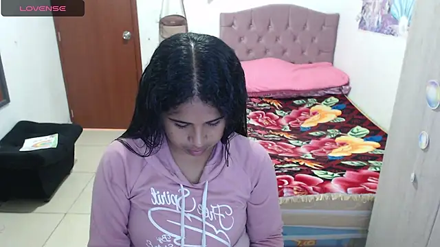 Snapshot of july-feria chatting on 12.19.25 july-feria online show from 12.19.25