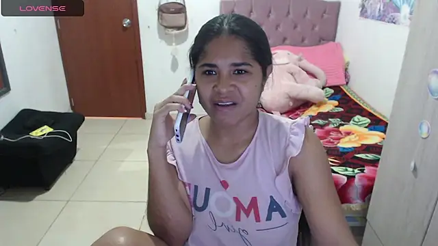 Snapshot of july-feria chatting on 12.22.25 july-feria online show from 12.22.25