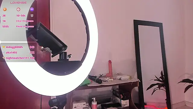 Snapshot of raven__white1 chatting on 01.16.25 raven  white1 online show from 01.16.25