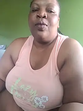 Snapshot of omalicha98 chatting on 10.26.25 omalicha98 online show from 10.26.25